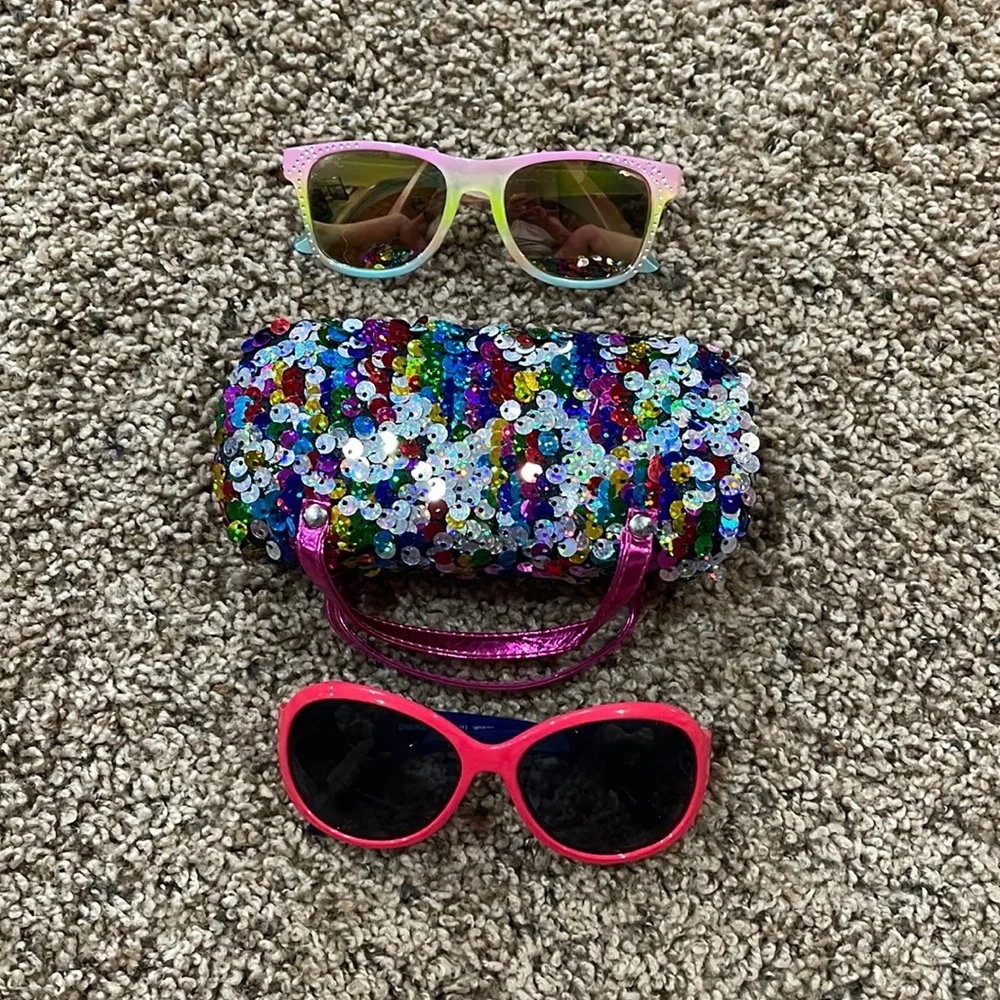2 pair kids sunglasses and 1 case.